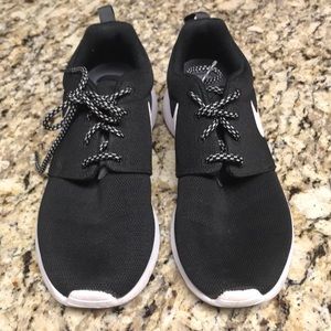 Nike Black Roshe One